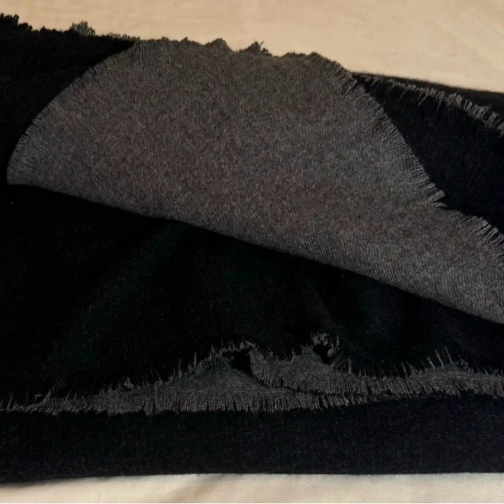 RH 100%CASHMERE Elegant TWO-SIDED Throw/Blanket Black & Gray, size 80“x96“, NWT